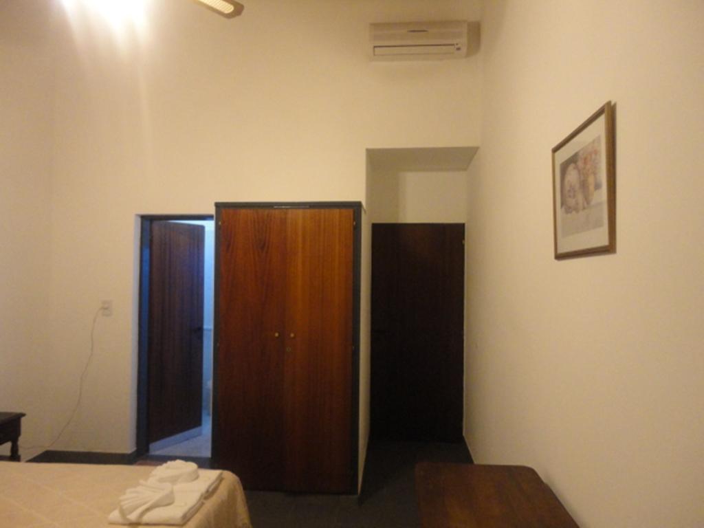 Hotel Lujan Lujan  Phòng bức ảnh